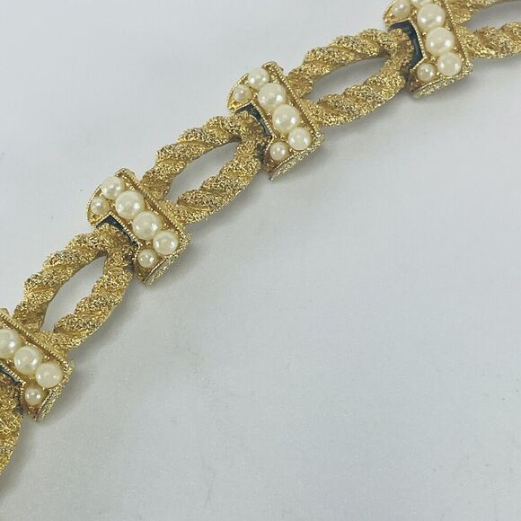 Crown Trifari Signed Bracelet Gold Tone Nugget Rope White Faux Pearl Link VTG 7" - Picture 6 of 16